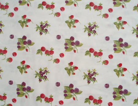 Poťahová látka s lesnými plodmi, šírka 145 cm, cena 5,90 €